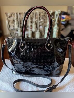“Arcadia” 🇮🇹 Black Embossed Patent Leather Bag with a Vernis Finish.